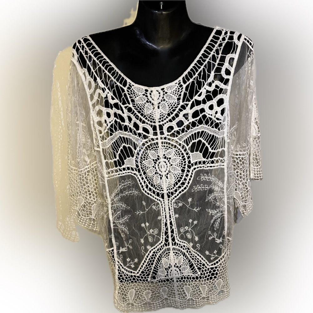 White laced women’s top